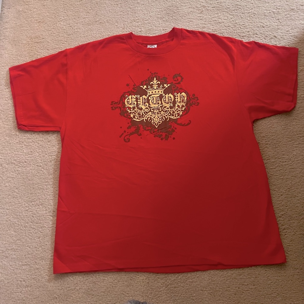 Brand New Mens ELTON JOHN 2008 ROCKET MAN Tour Red graphic gold foil crown Sz XL